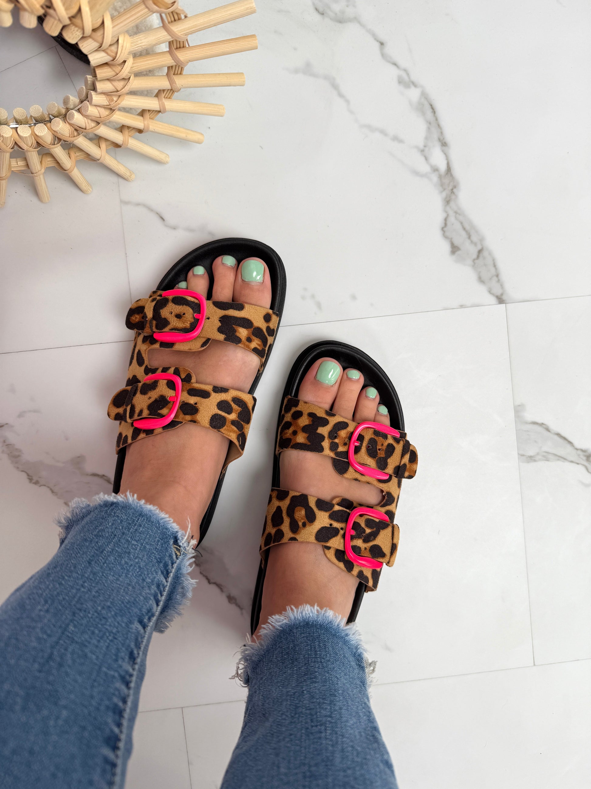 Rikki Fuchsia Slides