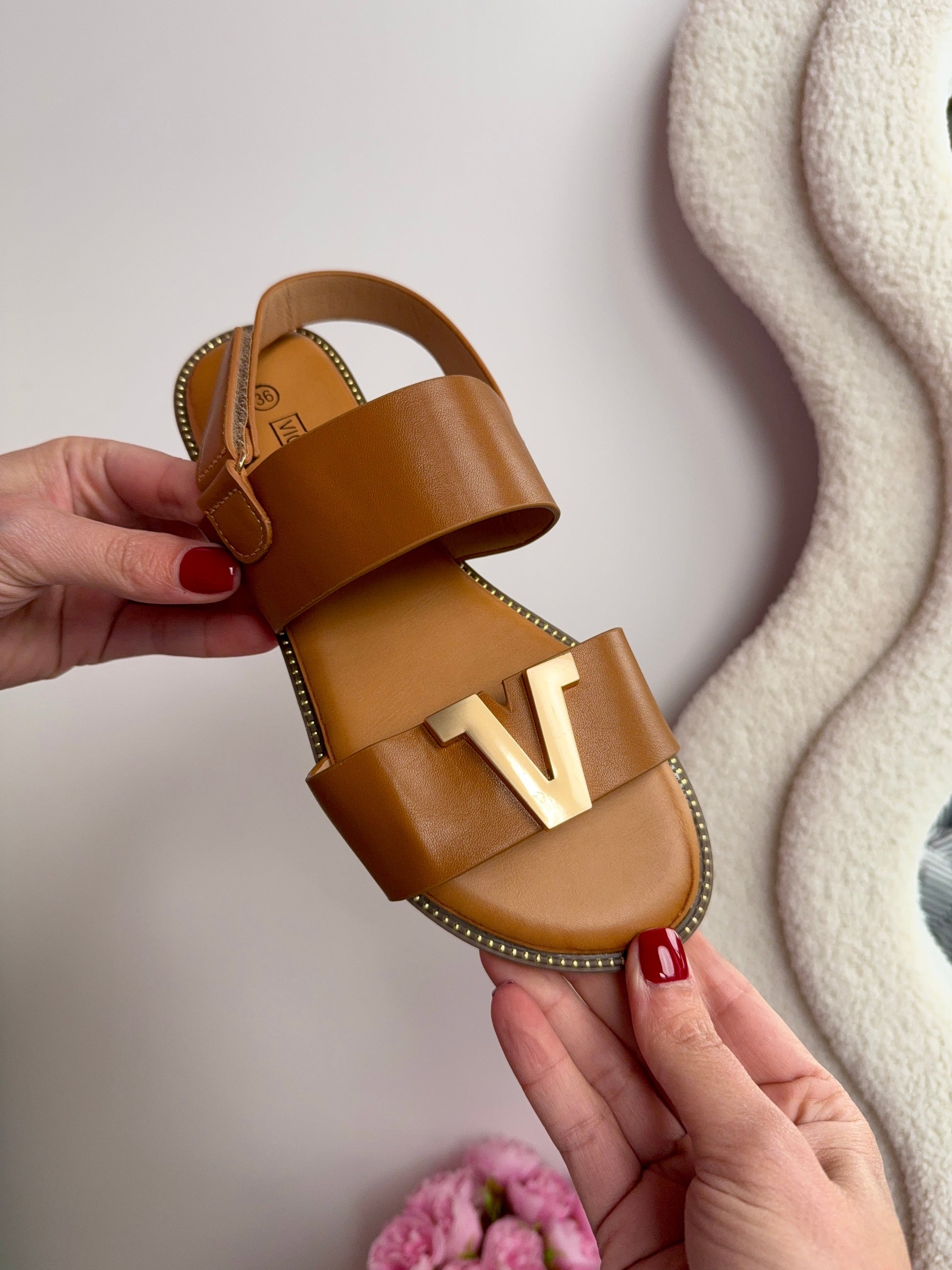 Viv Camel Slides
