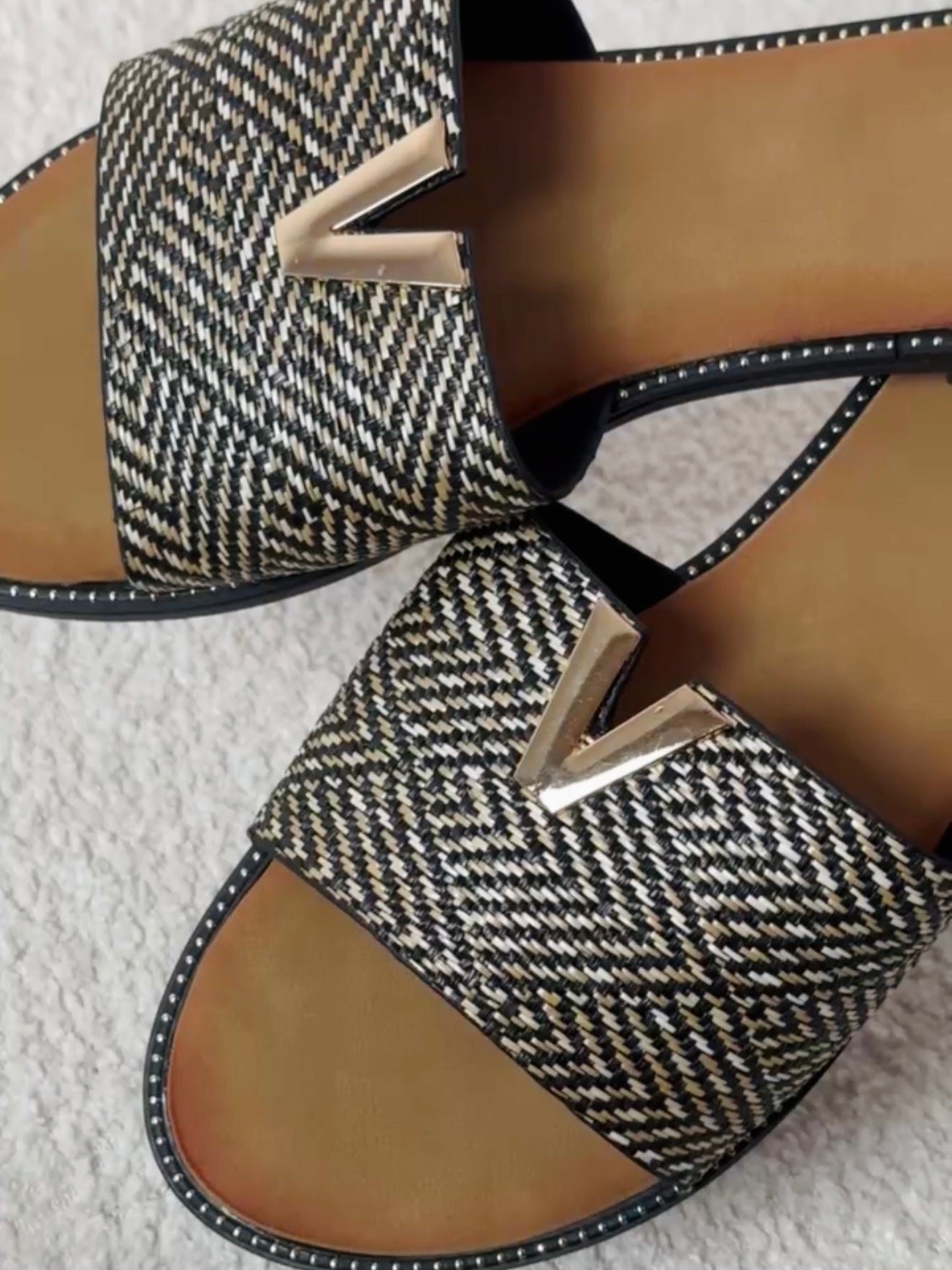 Donia Black Slides