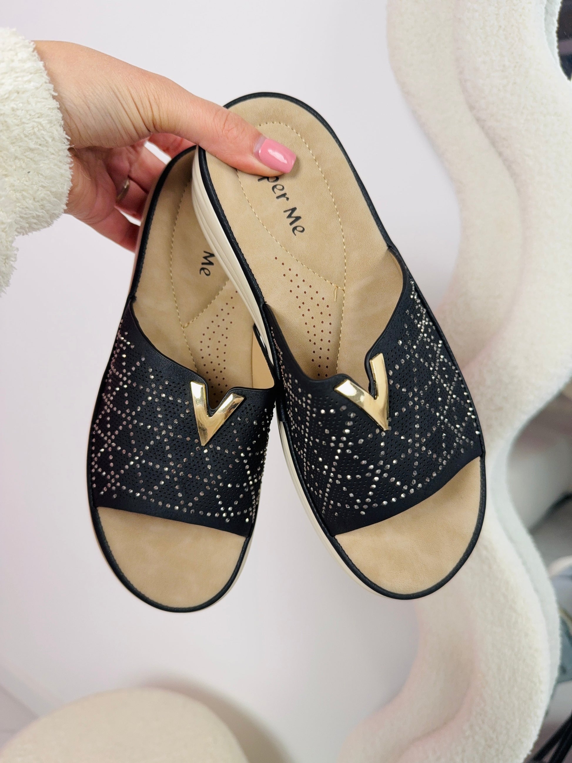 Detail Black Slides