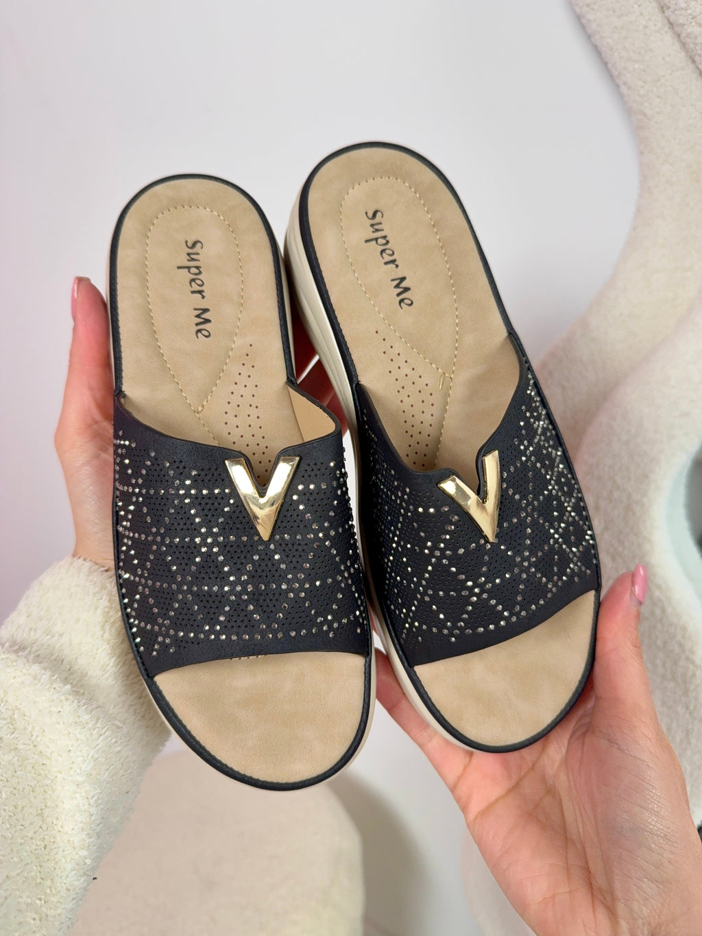 Detail Black Slides