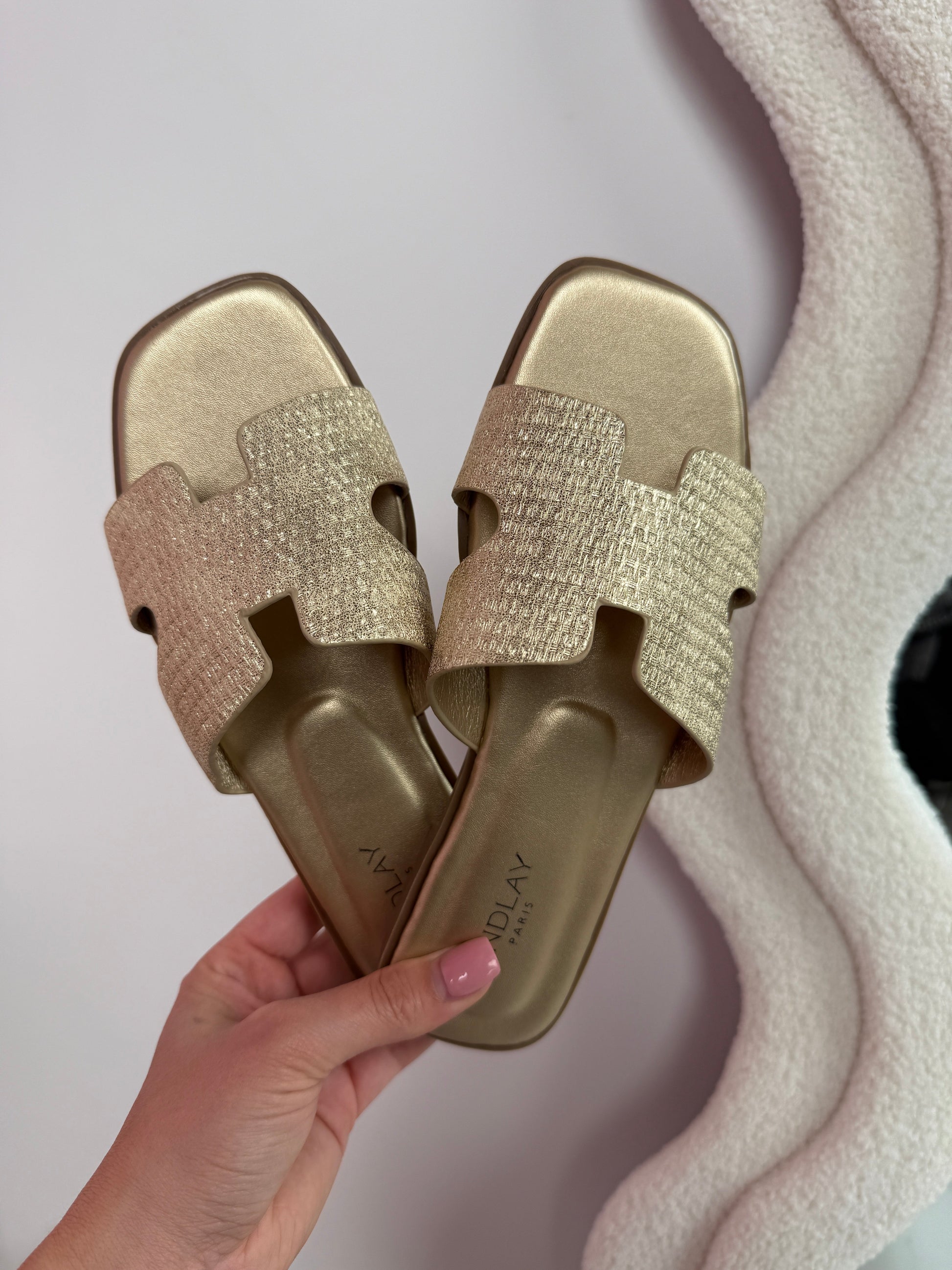 Avani Gold Slides