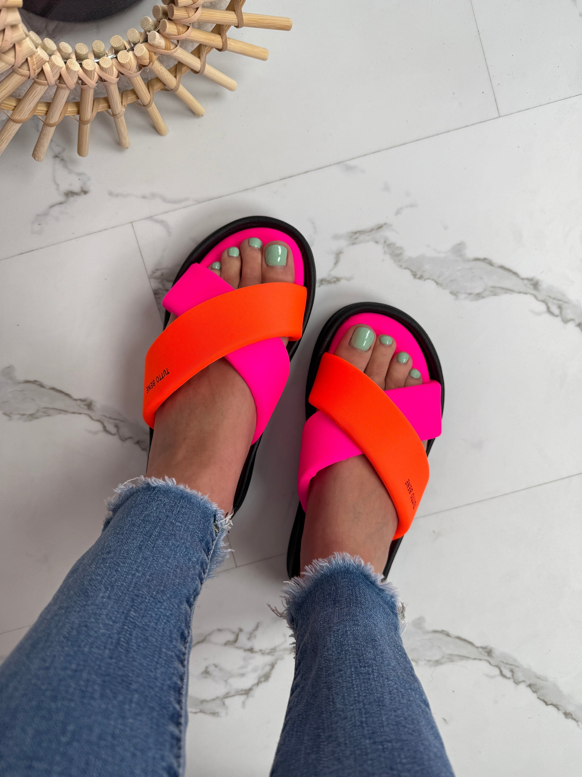Tutto Fuchsia Slides