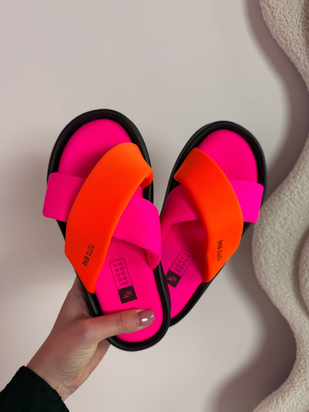 Tutto Fuchsia Slides