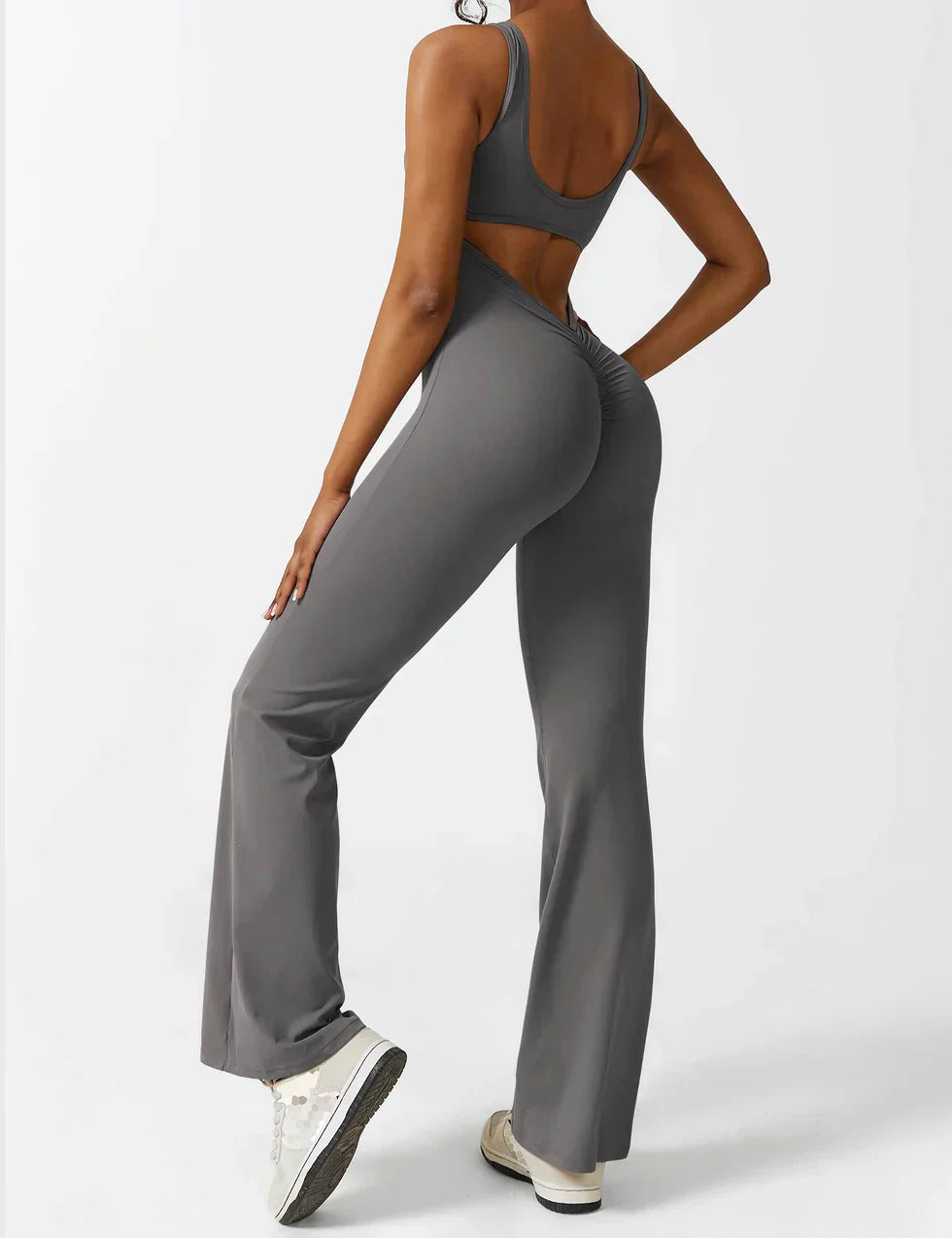NOVERA™ | Trendy & Flatterende V-Back Jumpsuit