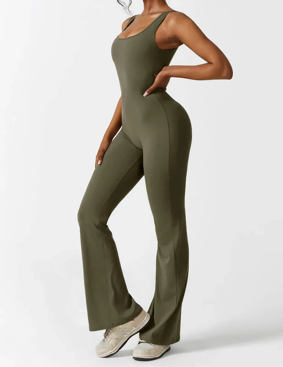 NOVERA™ | Trendy & Flatterende V-Back Jumpsuit